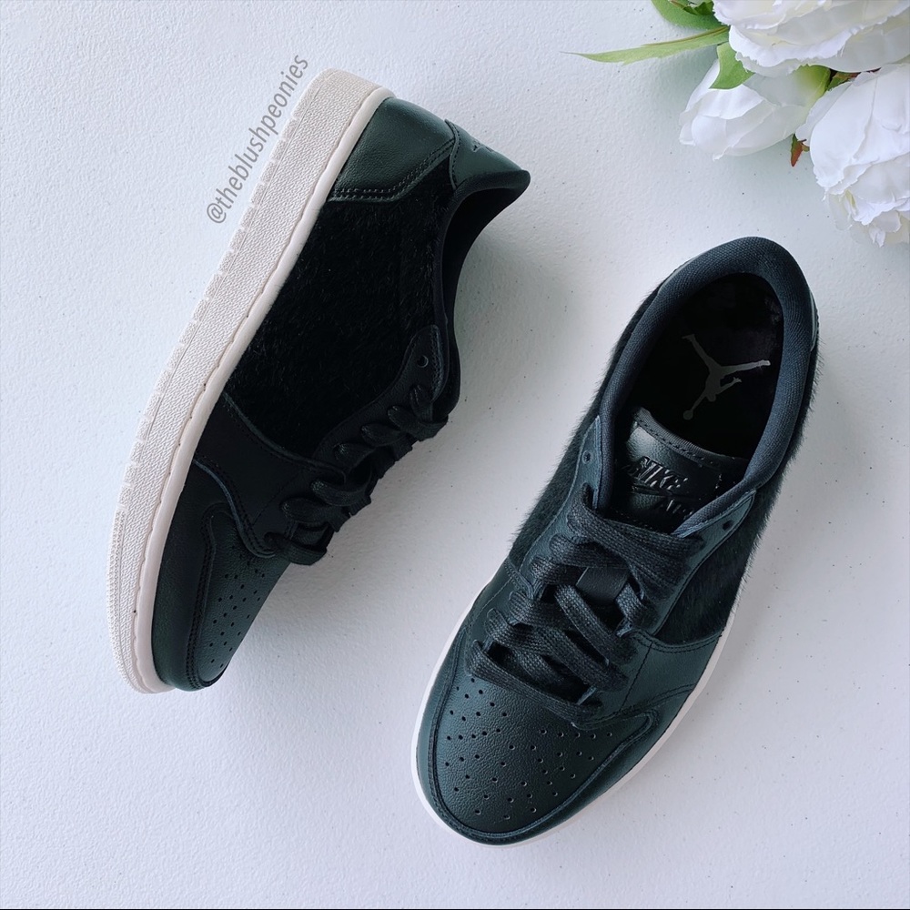 Nike Air Jordan 1 Retro Low no swoosh NWT - Picture 7 of 11